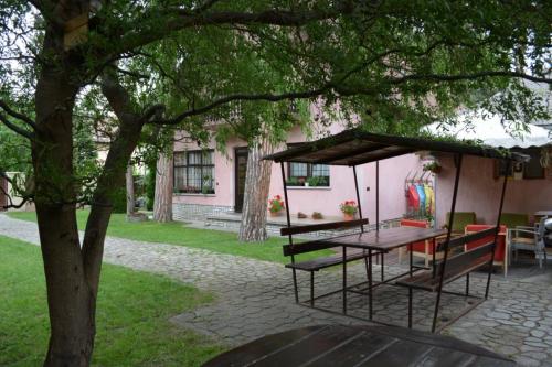 galamb-villa-patio-garden