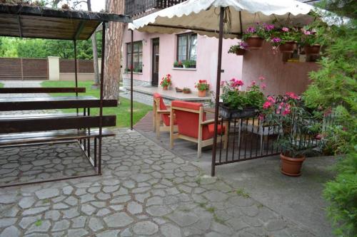 galamb-villa-patio-seating-area-outside